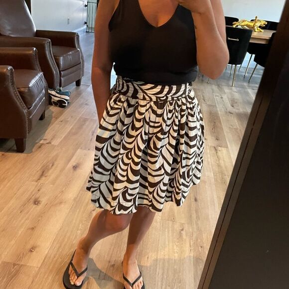 Forever 21 High Waisted Pleated Skirt - Picture 2 of 11